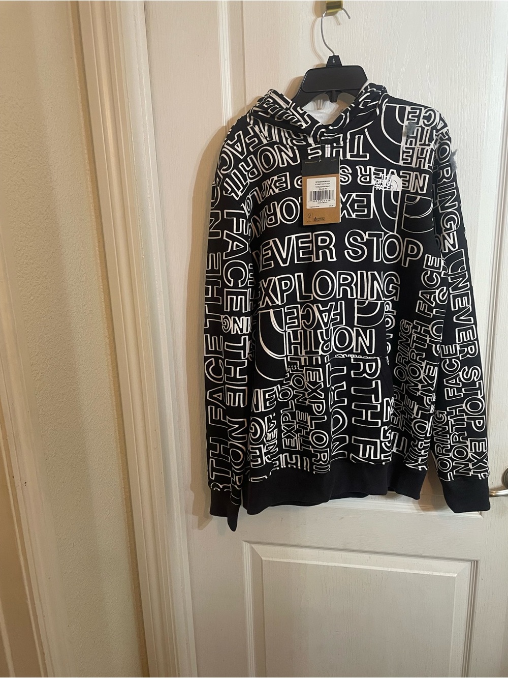 NEW The North Face Black Graphic 'Never Stop Exploring' Hoodie size XXL Big kids